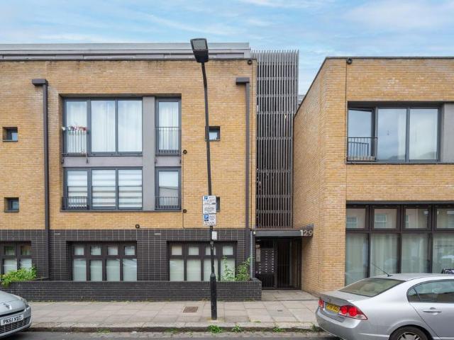 Flat for sale in Gospel Oak, Greater London