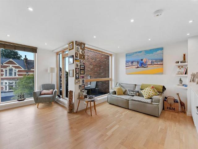 Flat for sale in Leyton, Greater London