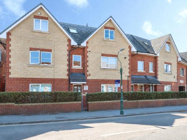 Flat for sale in Charminster, Bournemouth