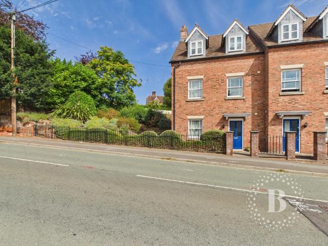 Flat for sale in Frankwell