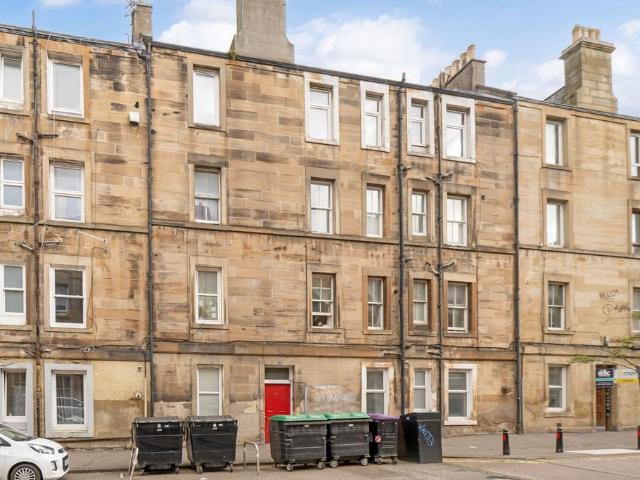 Flat for sale in Lorne, Leith