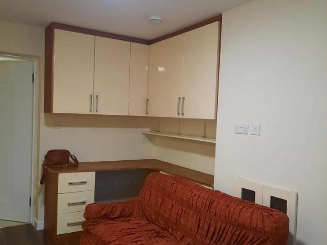 Flat for sale in London Borough of Ealing, Greenford