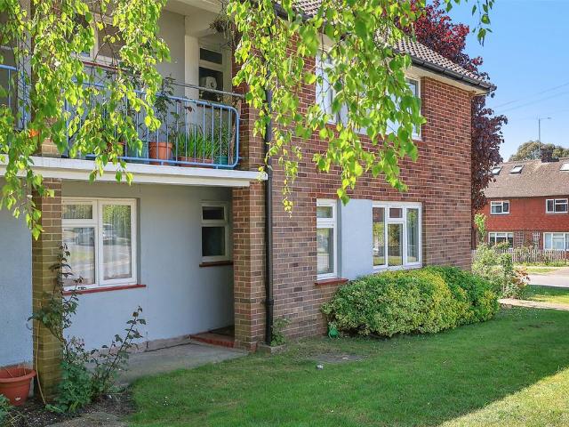 Flat for sale in Oxted, Hillview