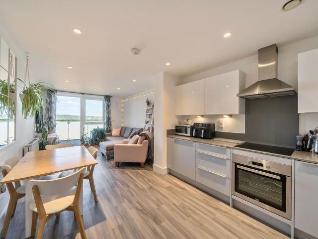 Flat for sale in Colindale, Greater London