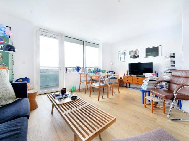 Flat for sale in Battersea, Greater London