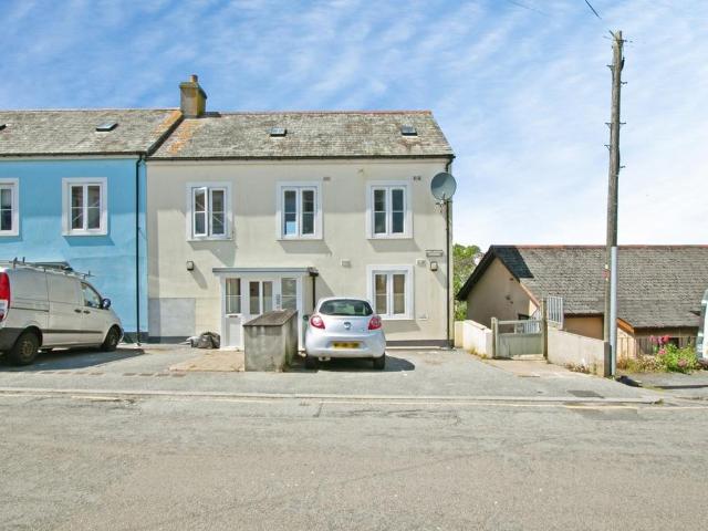 Flat for sale in Falmouth, Cornwall