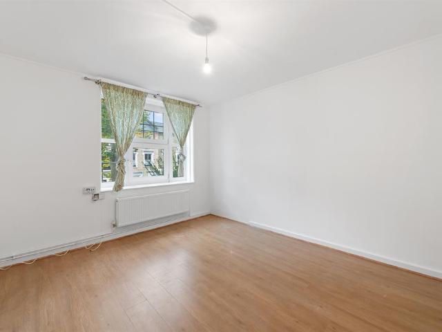 Flat for sale in Stoke Newington, Greater London