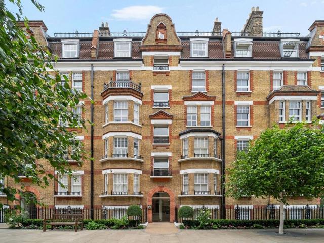 Flat for sale in Chelsea, Greater London