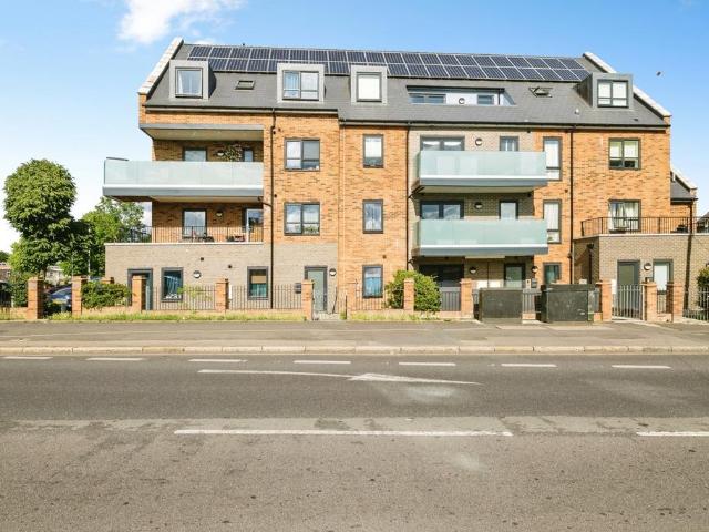 Flat for sale in Harold Hill, Greater London