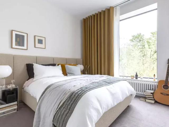 Flat for sale in London Borough of Hounslow, Greater London