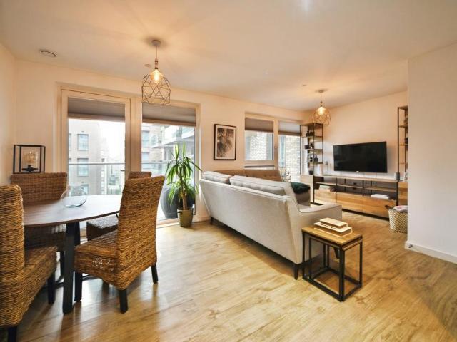Flat for sale in Upton Park, Greater London