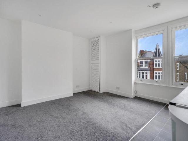 Flat for sale in London Borough of Lewisham, Brockley