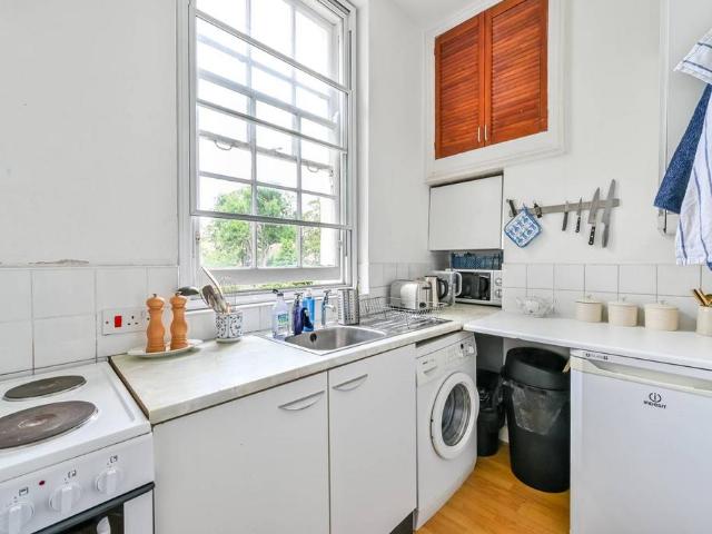 Flat for sale in Kentish Town, Greater London
