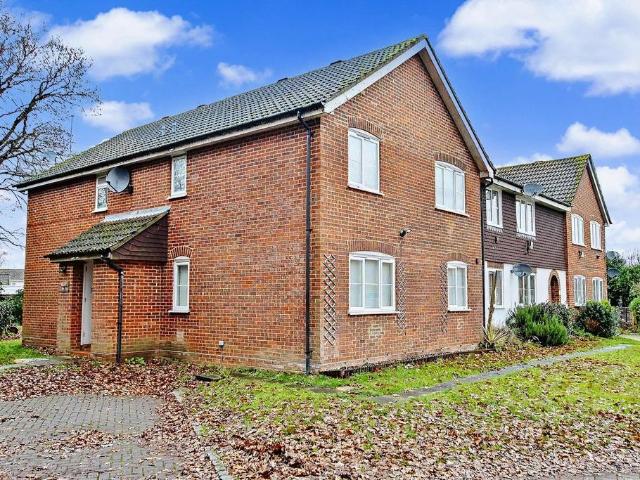 Flat for sale in Heol-las, Surrey