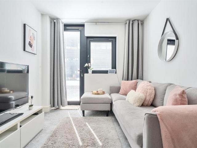Flat for sale in Feckenham, City Of Bristol