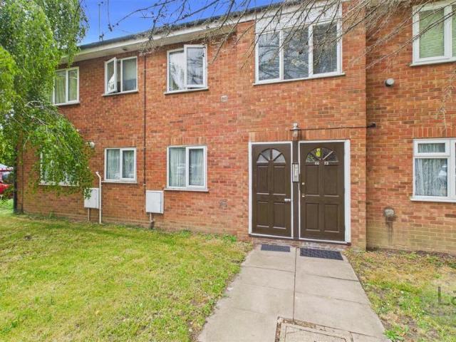 Flat for sale in Broxbourne, Hertfordshire