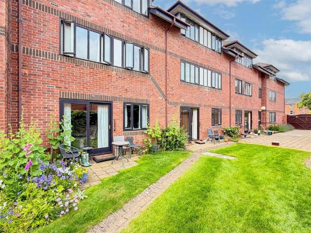 Flat for sale in Cliff Hill, Green Close