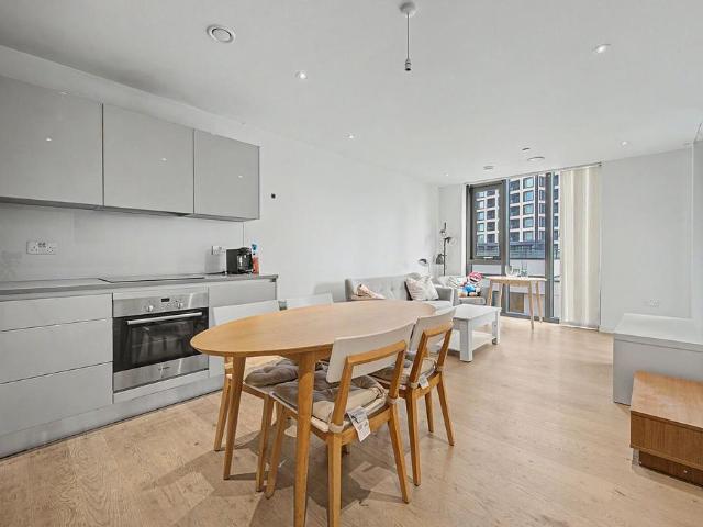 Flat for sale in Elephant and Castle, Greater London