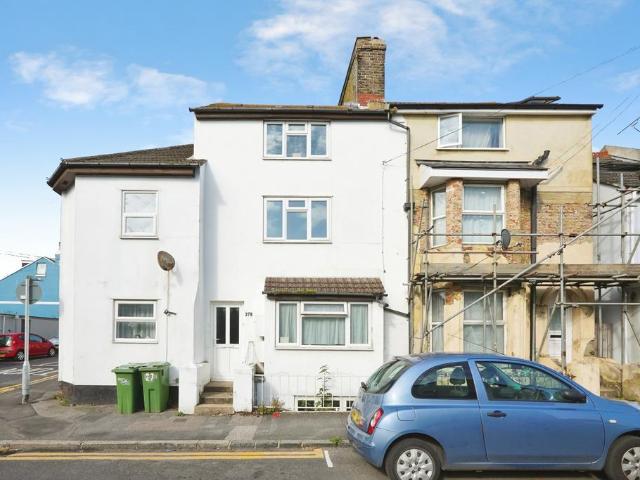 Flat for sale in Folkestone