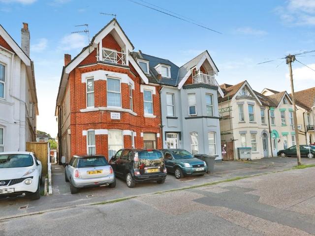 Flat for sale in Boscombe, Bournemouth