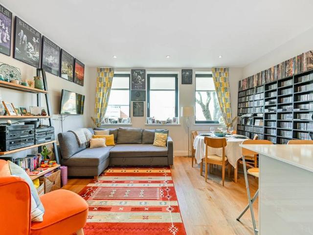 Flat for sale in London Borough of Hounslow, Spring Grove