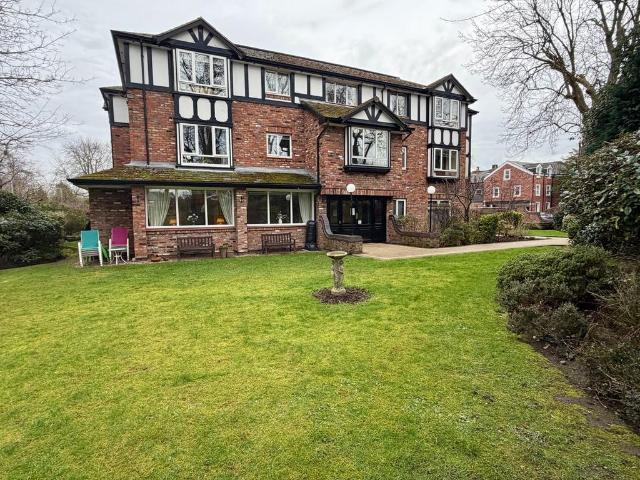 Flat for sale in Cheadle, Greater Manchester