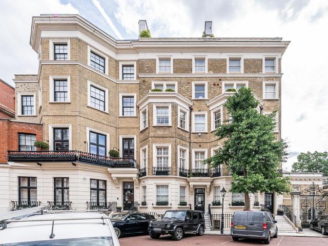 Flat for sale in Knightsbridge, Greater London