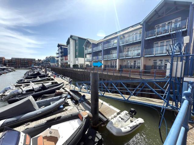 Flat for sale in Budlake, Devon