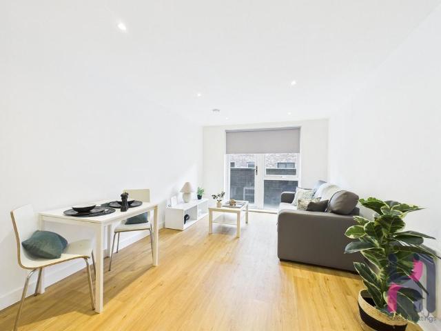 Flat for sale in Georgia, Greater Manchester
