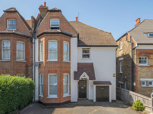 Flat for sale in London Borough of Southwark, Greater London