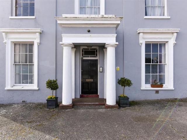 Flat for sale in Worthing, West Sussex