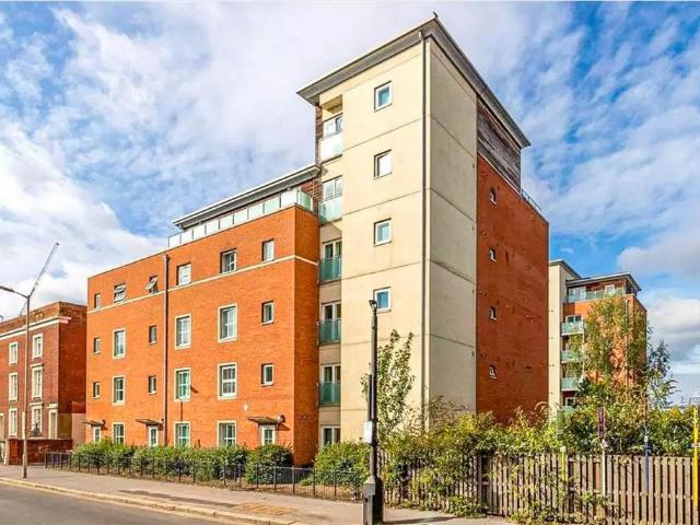 Flat for sale in Reading