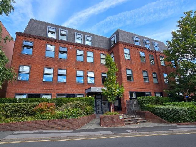 Flat for sale in Altrincham, Trafford