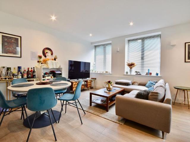 Flat for sale in Pachesham Park, Surrey