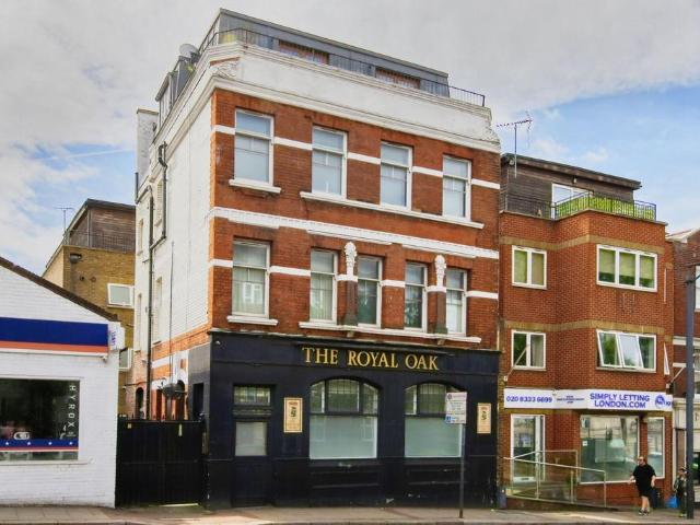 Flat for sale in Wandsworth, Greater London