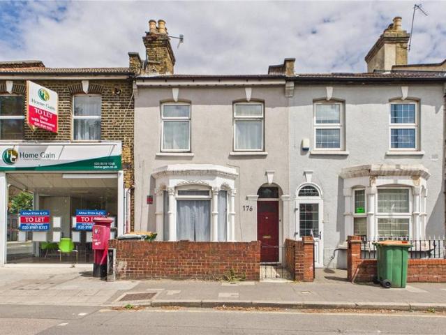 Flat for sale in Temple Mills, Greater London