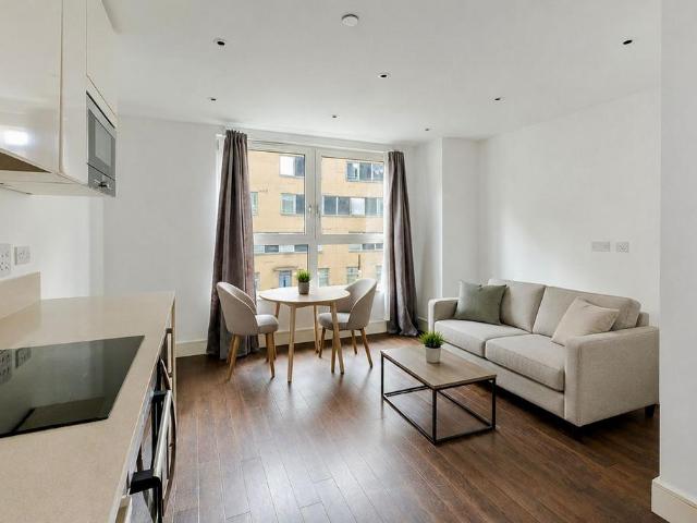 Flat for sale in Highbury, Greater London