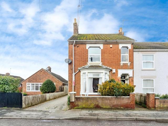 Flat for sale in Milton Keynes