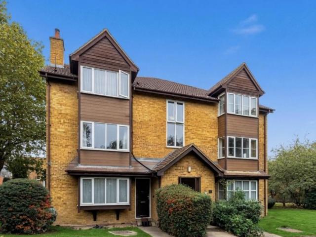 Flat for sale in Colindale, Greater London