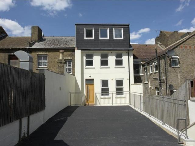 Flat for sale in Chatham