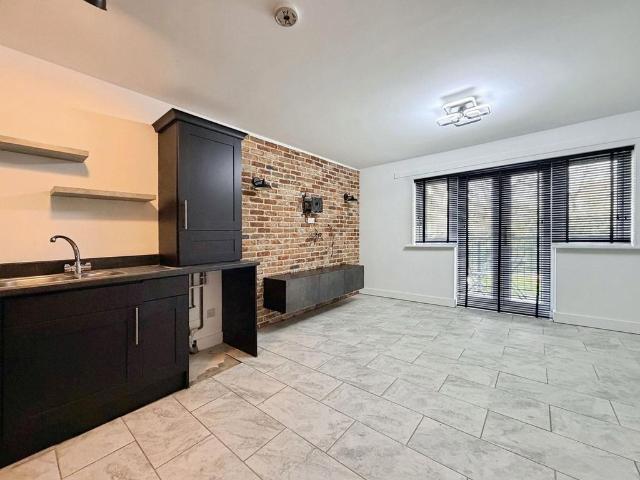 Flat for sale in Shirley Park, City Of Southampton