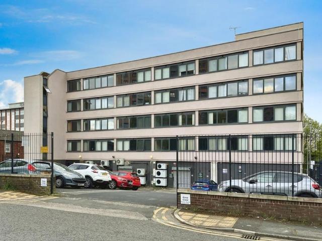 Flat for sale in Greater Manchester