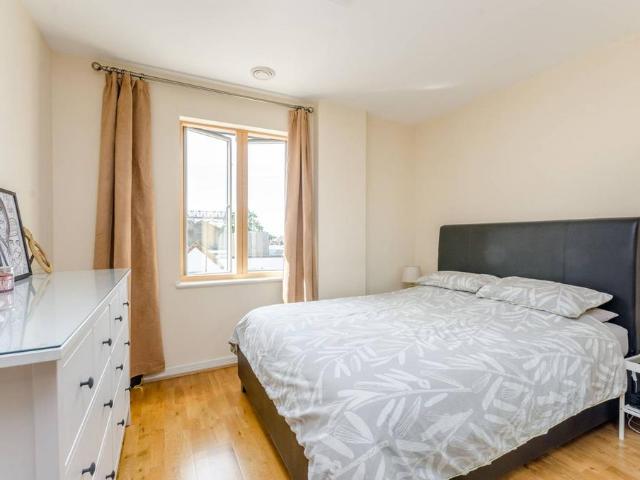 Flat for sale in London Borough of Ealing, Hanwell