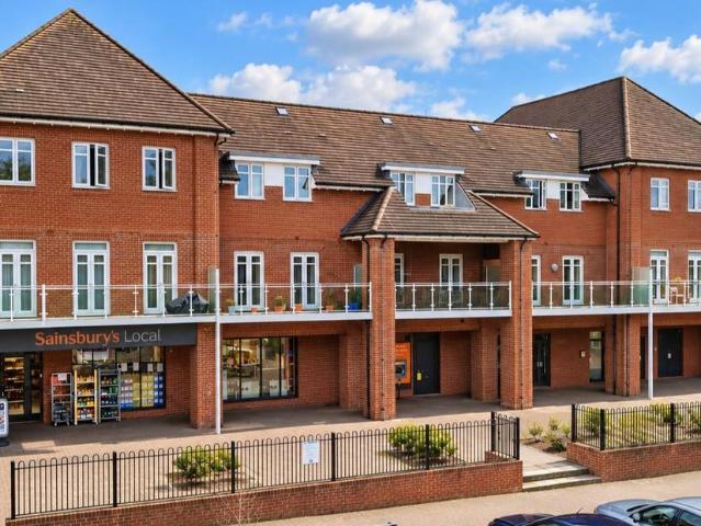 Flat for sale in Fleet, Hart