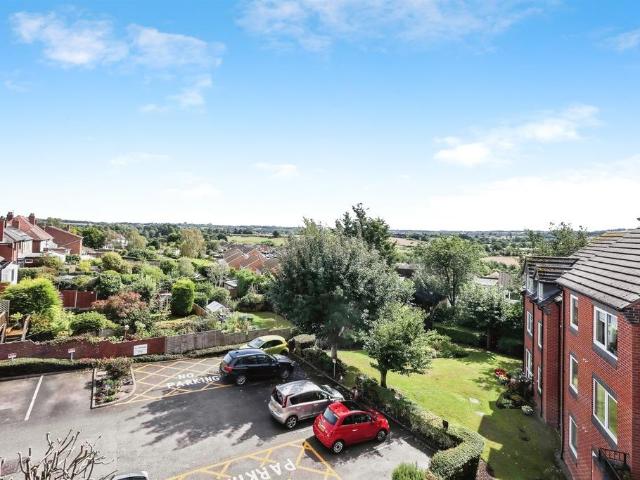 Flat for sale in Halesowen, West Midlands