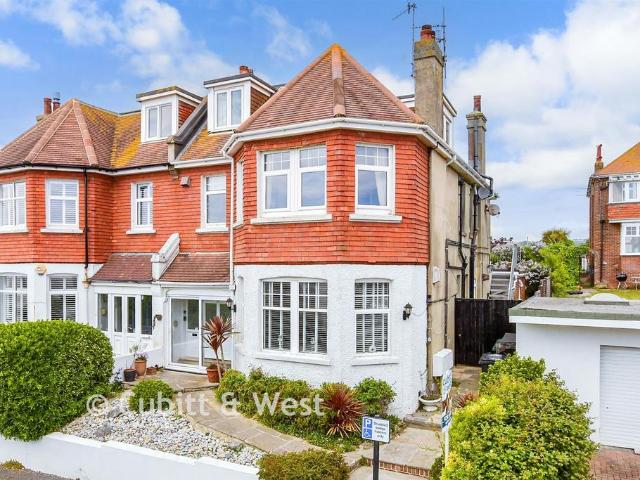 Flat for sale in Brighton Marina Village, Roedean
