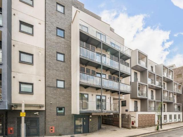 Flat for sale in Bromley-by-Bow, Poplar Grove