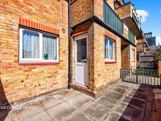 Flat for sale in Elephant and Castle, Greater London