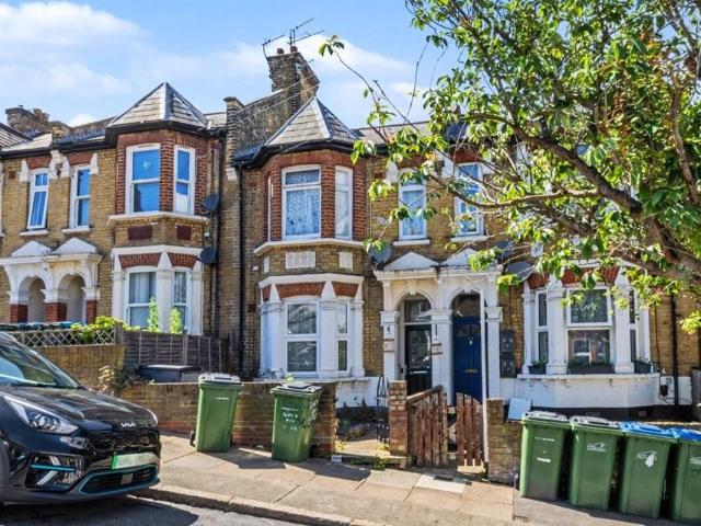 Flat for sale in Glyndon, Shooters Hill