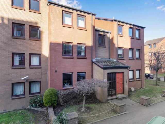 Flat for sale in Merchiston, Scotland